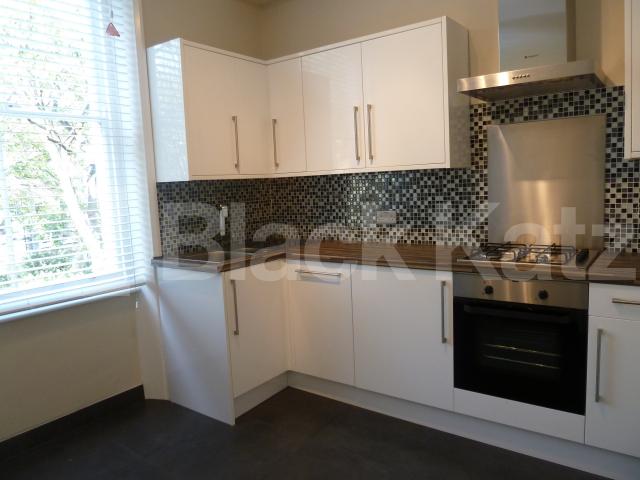 			NEW INSTRUCTION!!, 2 Bedroom, 1 bath, 1 reception Flat			 Petherton Road, HIGHBURY 